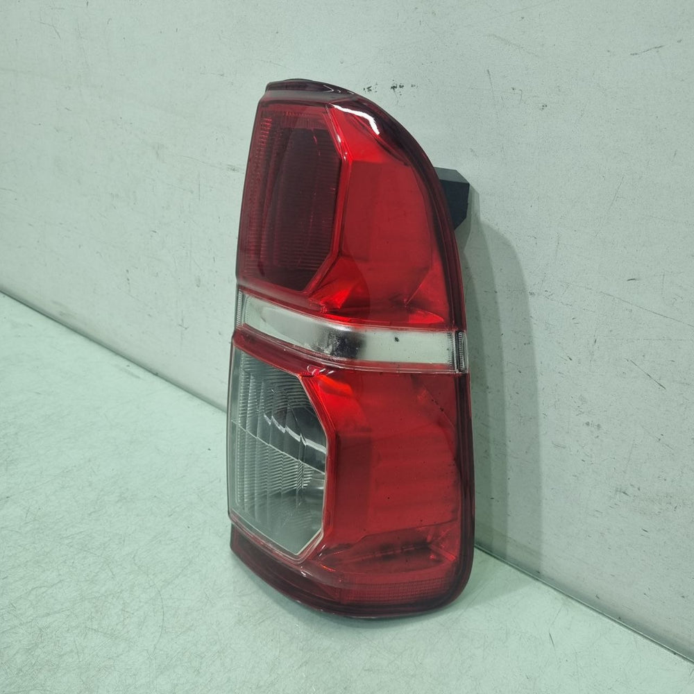 Lanterna Tras Esq Toyota Hilux 2013/2016 Usada