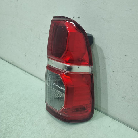 Lanterna Tras Esq Toyota Hilux 2013/2016 Usada