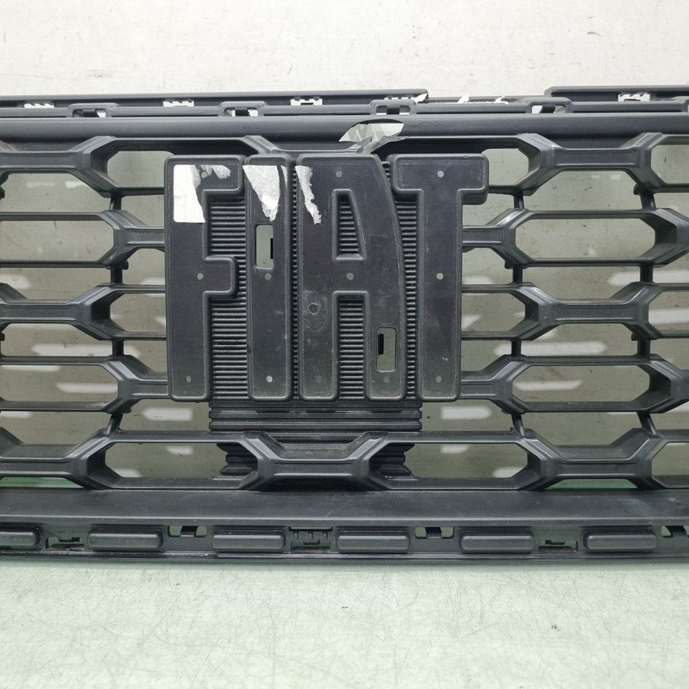 Grade Diant Fiat Strada 2020/2025 Usada
