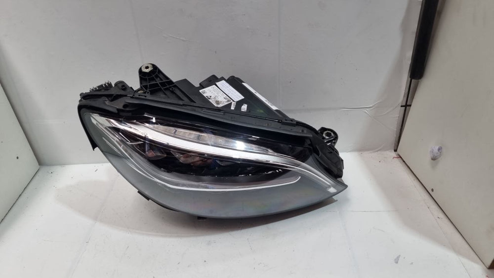 Farol Diant Dir MB C180 C300 2014/2021 Usado