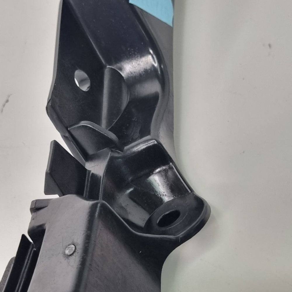 Suporte Guia Para-choque  lado direito Traseiro duster 20/24