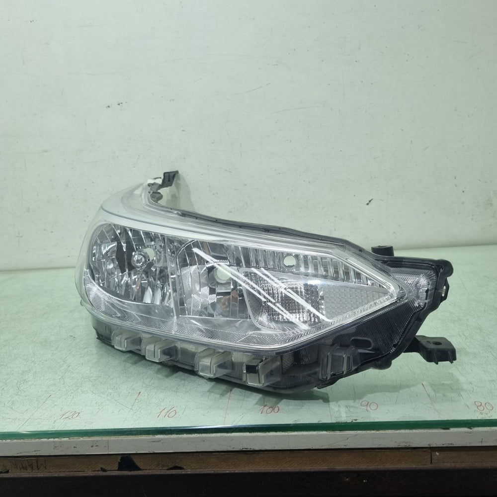 Farol Diant Dir Toyota Yaris 2018/2023 Usado