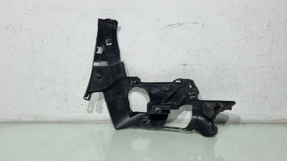 Suporte Farol de Milha Direito BMW X2 2018/2023 Usado