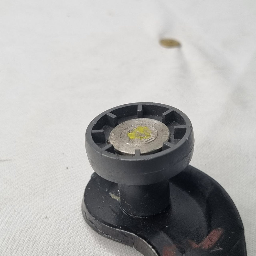 Dobradiça Superior Porta Lateral Direita Volkswagen Polo 2012/2019 Usada