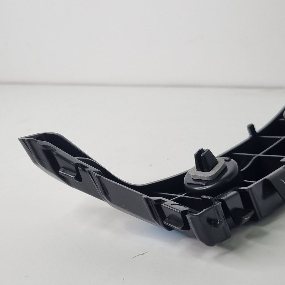Suporte Guia Para-choque Traseiro Direito Renault Kwid 2017/2024 Novo