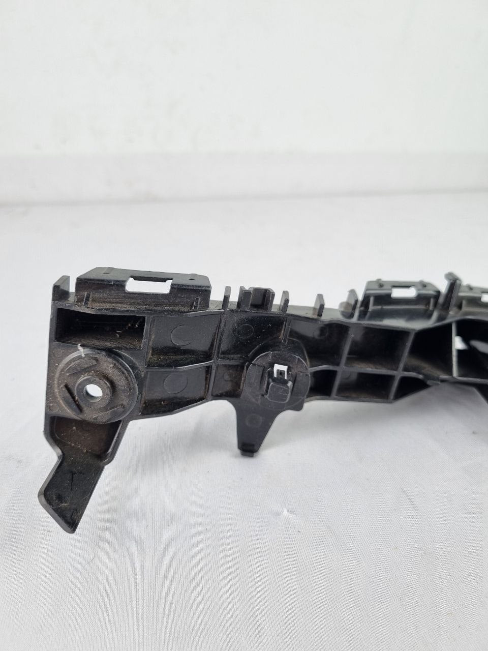 Suporte Guia Para-choque Diant Dir Toyota Hilux SW4 2012/2015