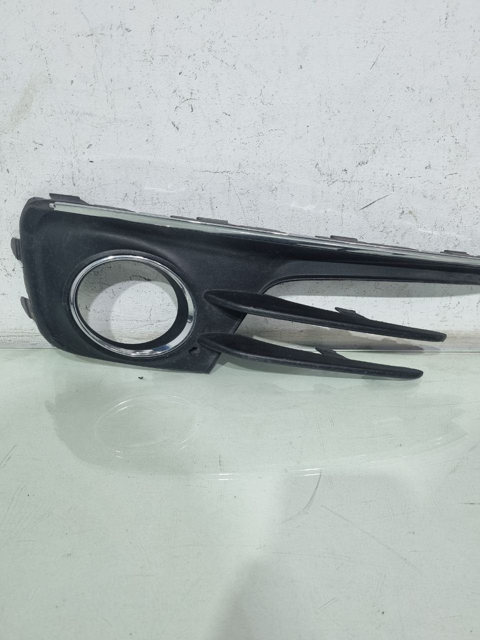 Moldura Farol de Milha Esquerda VW Fox 2015/2020 Usado