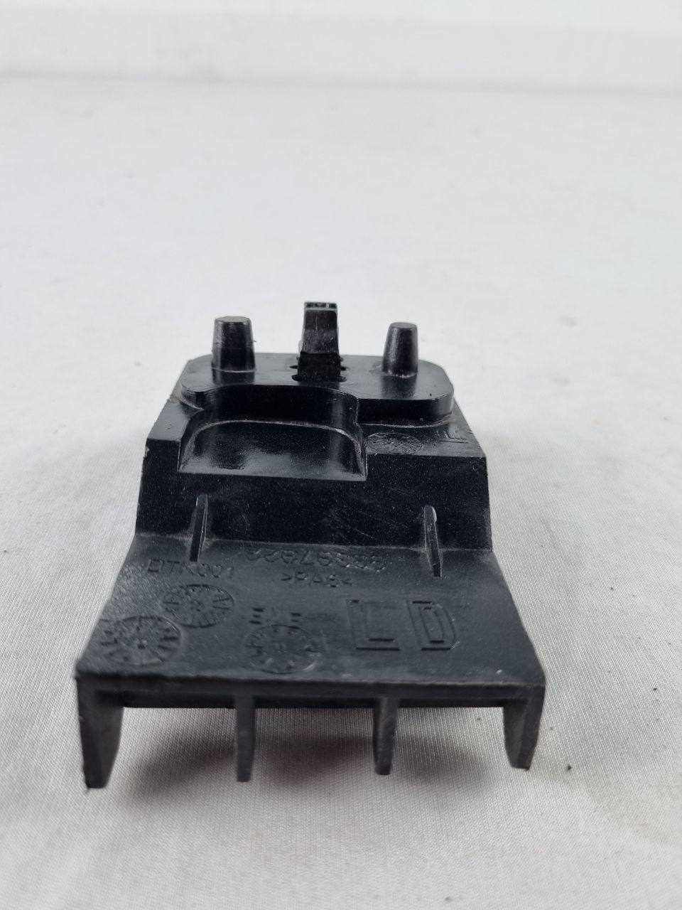 Retentor Deslizante Para-choque Diant Dir GM Corsa 2000/2012