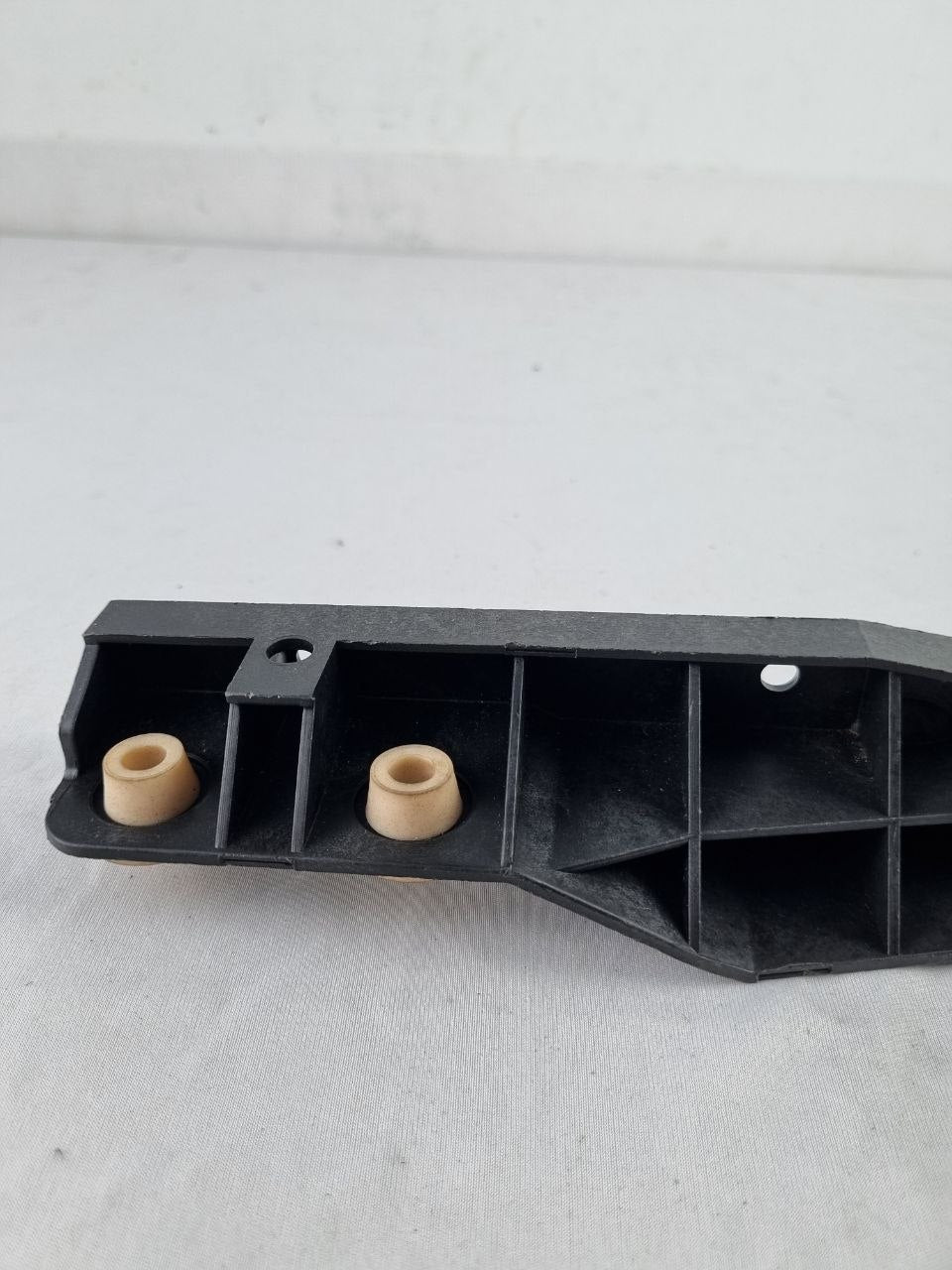 Suporte Para-choque Diant Esq Volkswagen Amarok 2010/2023