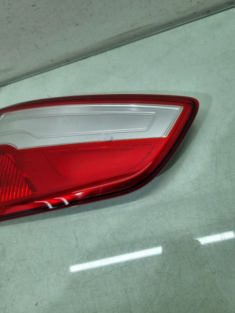 Lanterna Tampa Traseira Esquerda Ford EcoSport 2013/2017 Usado