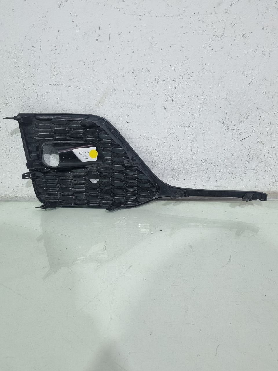 Moldura Cibié Dianteira Direita Toyota Hilux SW4 2022/2023 Usado