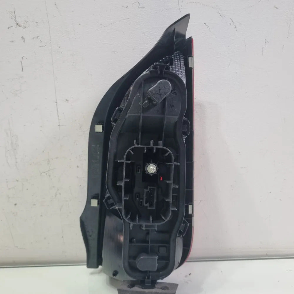 Lanterna traseira lado direito Volkswagen up 2013 a 2019