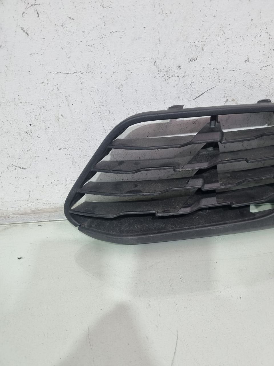 Moldura Farol de Milha Direita BMW X1 2017/2020 Usado
