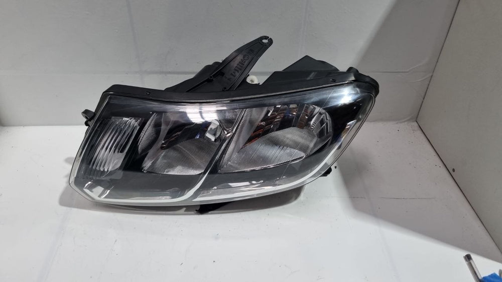 Farol Diant Esq Renault Sandero 2015/2020 Usado