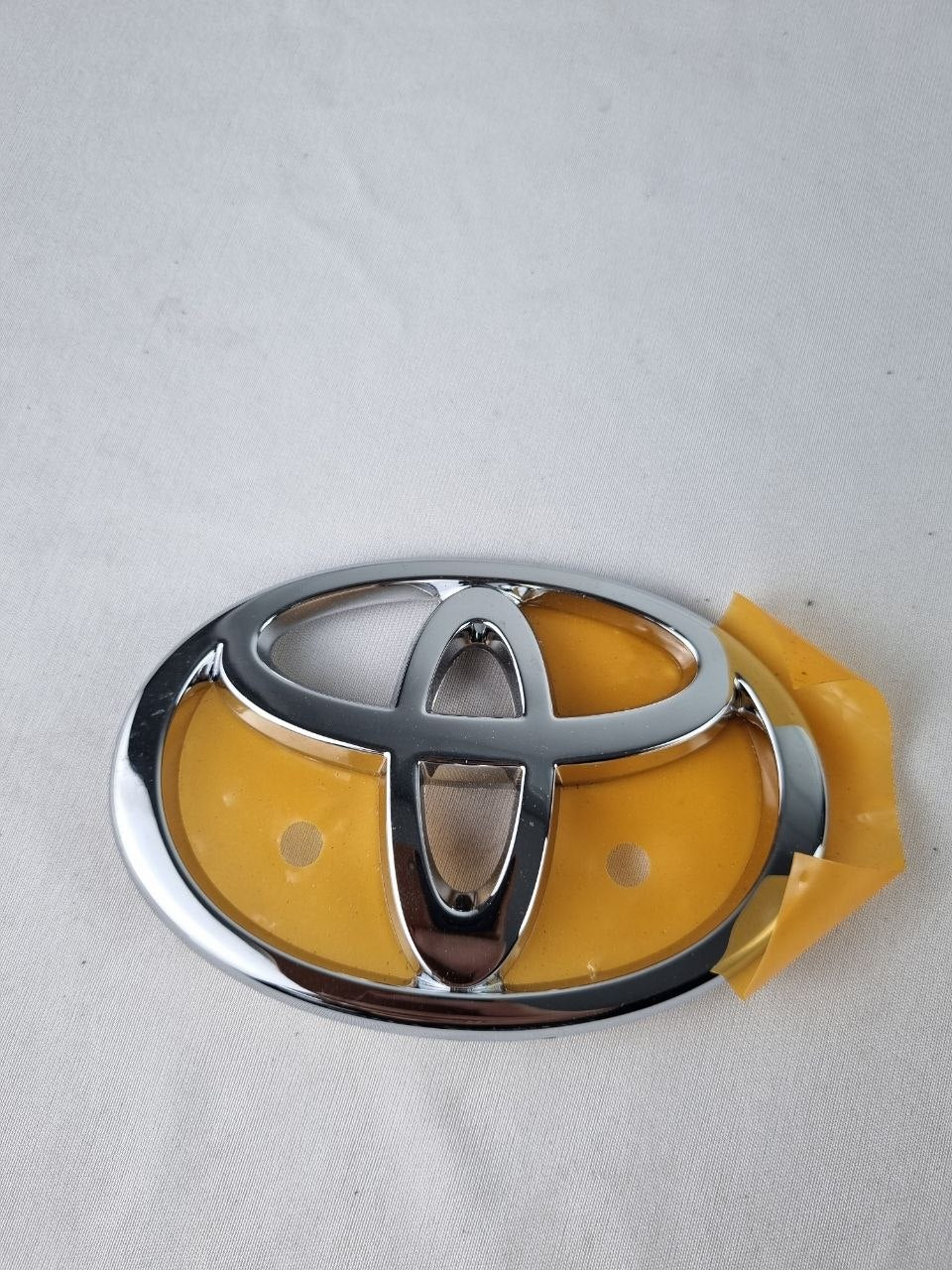Emblema Diant Toyota Corolla/Camry/RAV4 2014/2023