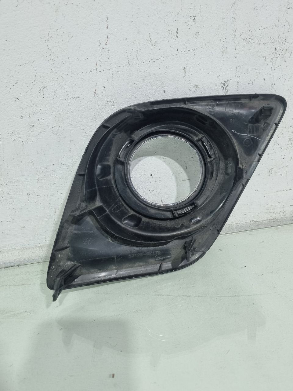 Moldura Farol de Milha Esquerda Toyota Hilux 2016/2019 Usado