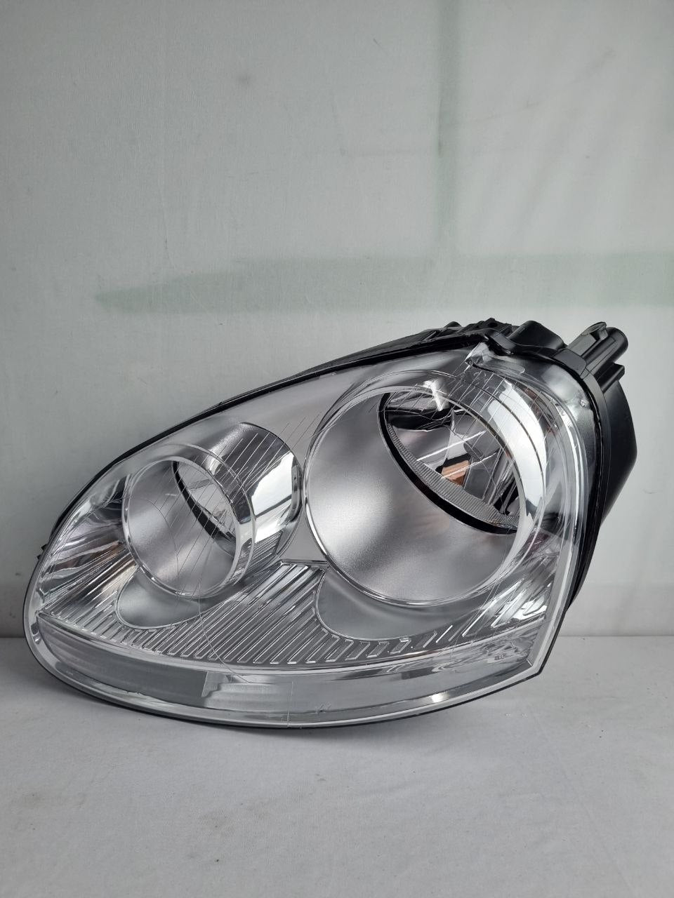 Farol lado esquerdo sem xenon Jetta 2007 a 2010