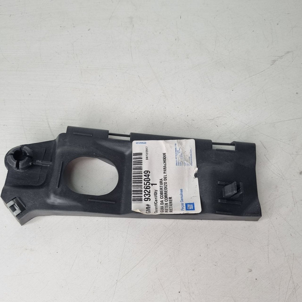 Guia Parachoque Diant Esq Chevrolet Montana 2003/2012