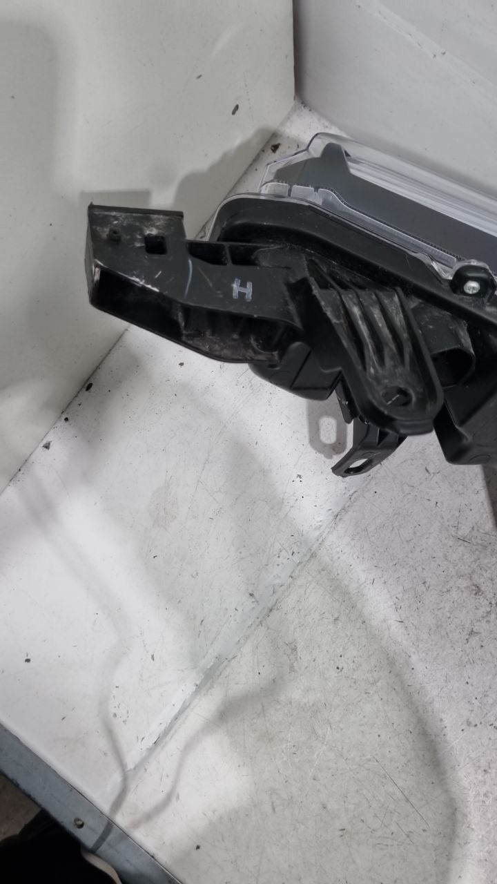 Farol lado direito full léd Corolla Cross 2023 a 2025