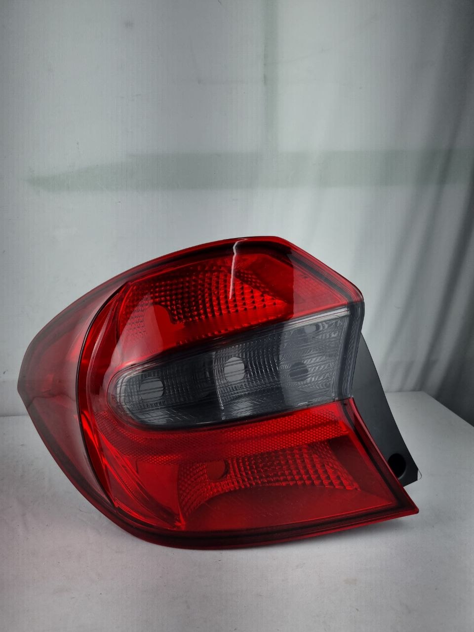 Lanterna traseira lado esquerdo fume Ford ka sedan 2015 a 2018