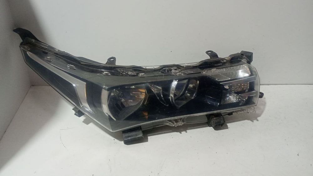 Farol lado direito Toyota corolla 2015 a 2018