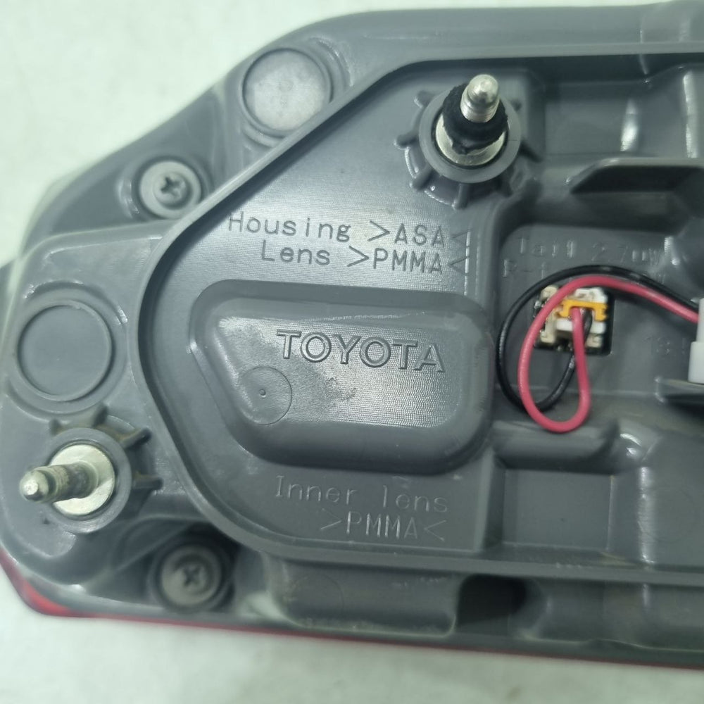 Lanterna Tras Tampa Toyota Corolla 2015/2019 Usada