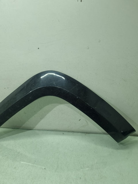 Moldura Paralama Traseiro Esquerdo Volkswagen Amarok 2010/2022 Usado