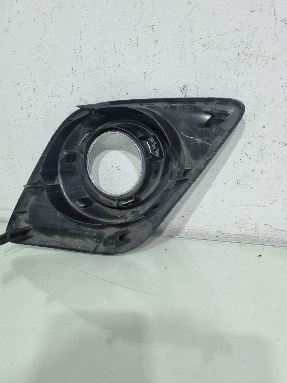 Moldura Farol de Milha Esquerda Toyota Hilux 2016/2019 Usado