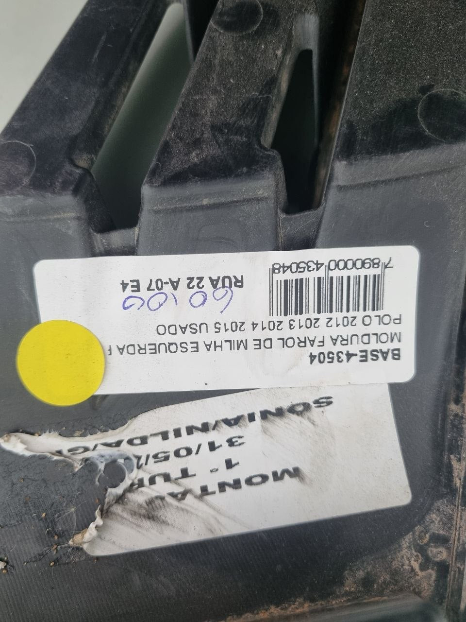 Moldura Farol de Milha Esquerda VW Polo 2012/2015 Usado