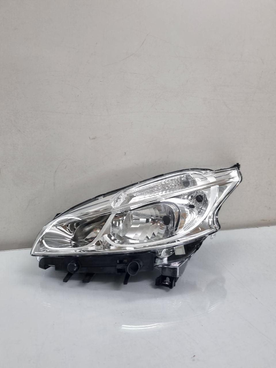 FAROL ESQUERDO 208 2013/2016 ORIGINAL