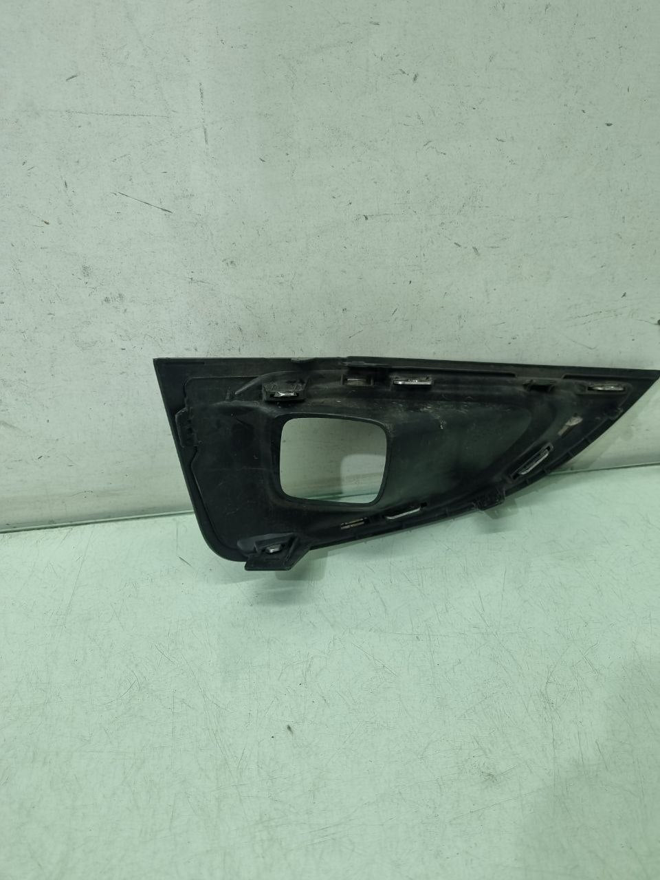 Moldura Farol de Milha Direito Peugeot 3008 2017/2020 Usado