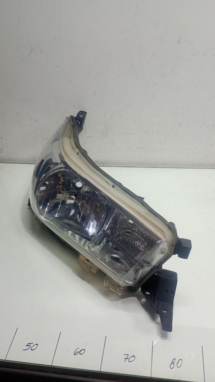 Farol lado direito hilux 2016 a 2019