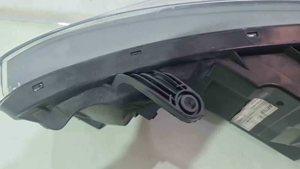 Farol Diant Dir MB B 180 2012/2014 Usado