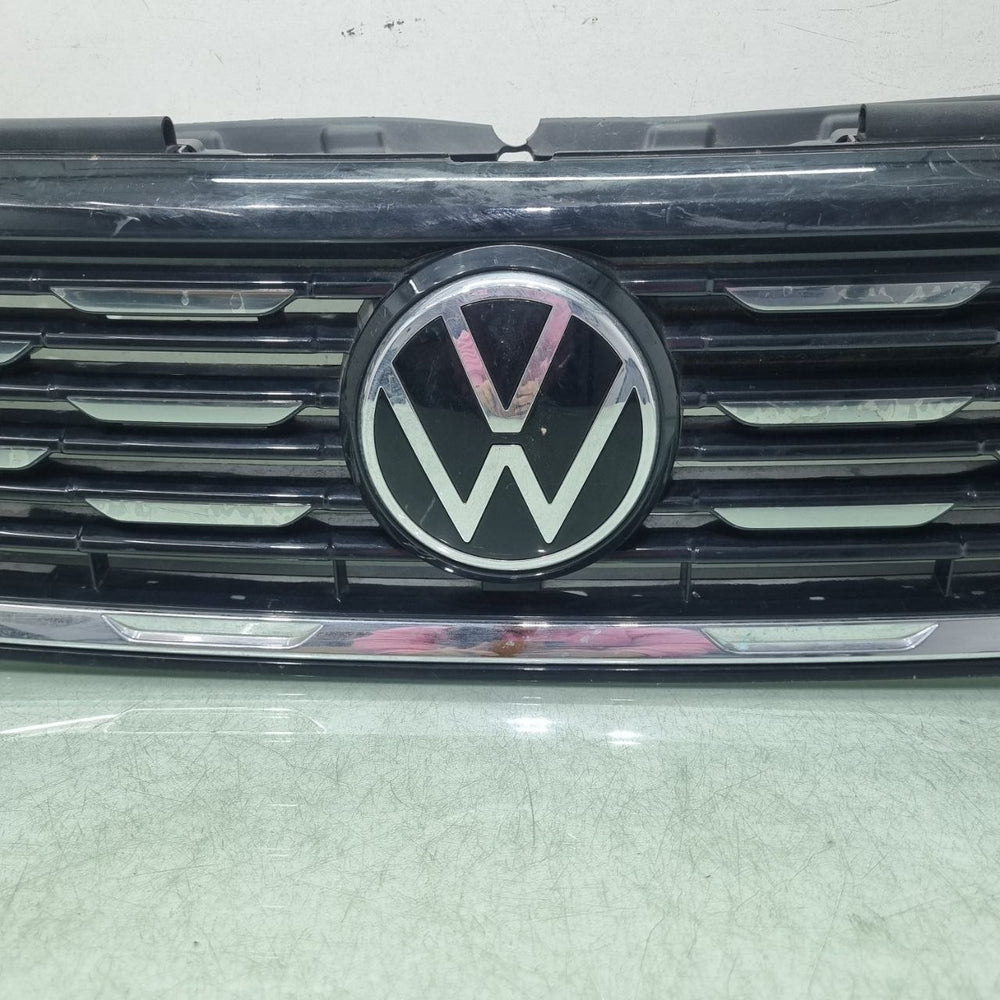 Grade Diant VW Jetta 2019/2022 Usada