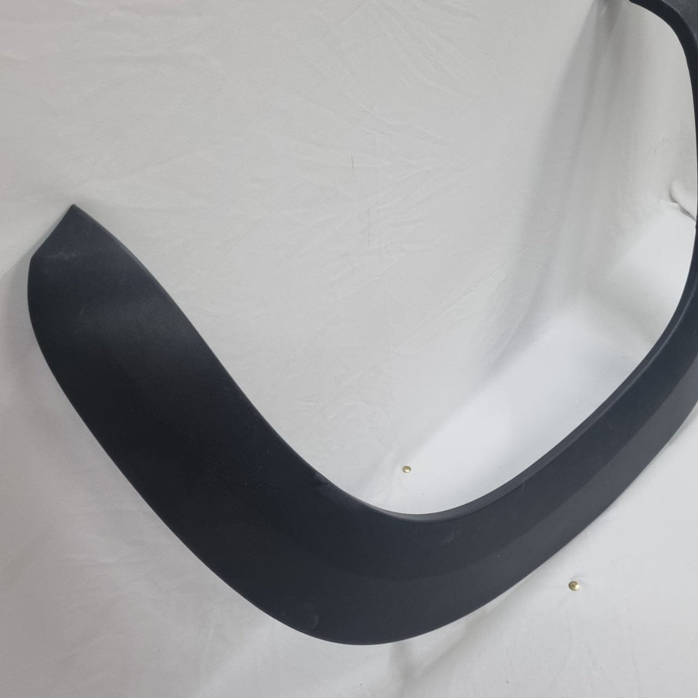 Moldura Traseira capo esquerdo Kwid 17/25