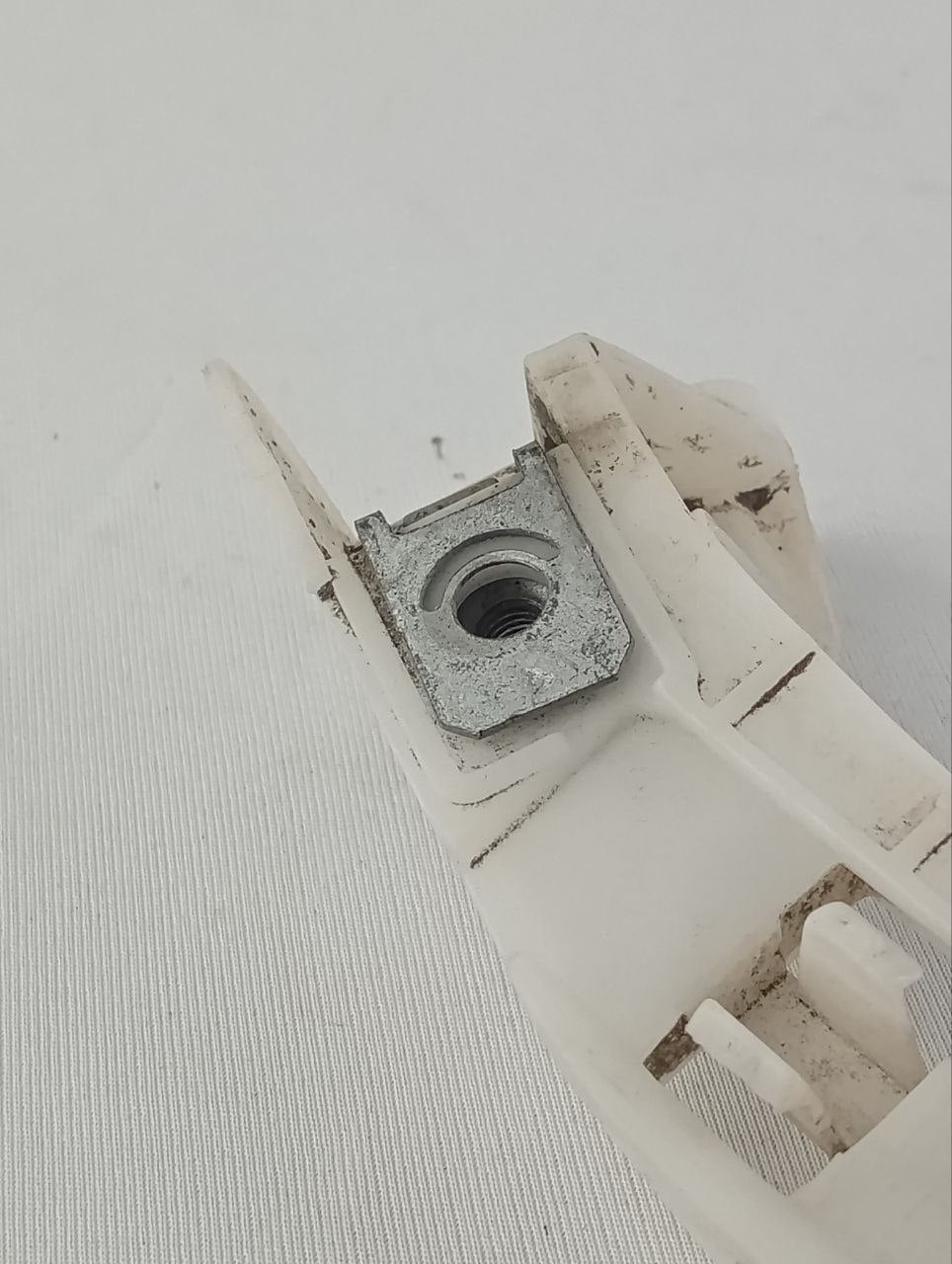 Suporte Guia Para-choque Traseiro Esquerdo Peugeot 208 2013/2019 Usado