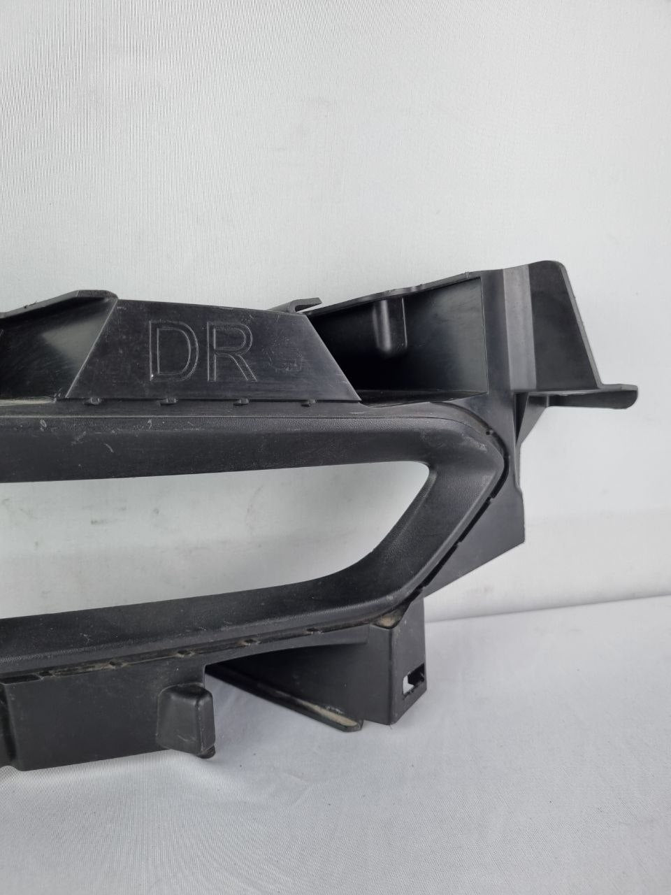 Moldura Farol Milha Direita Nissan Versa 2020/2022 Nova
