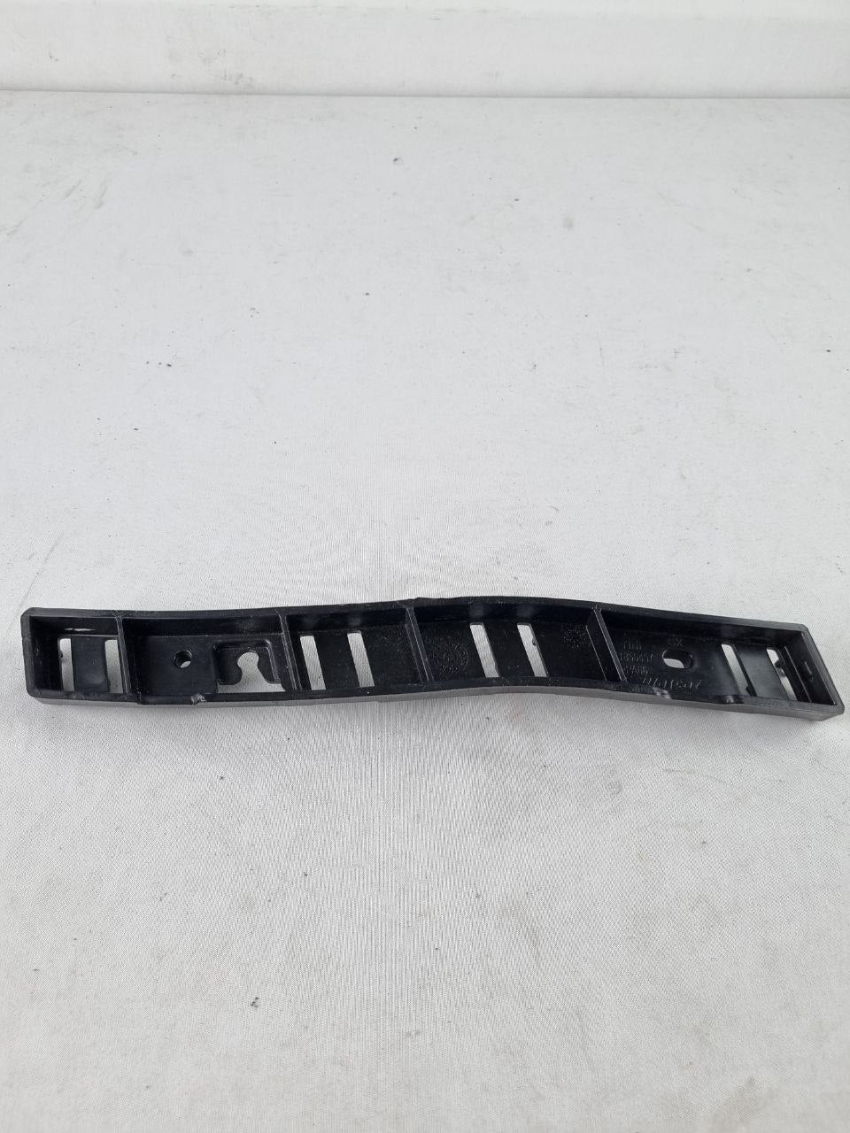 Suporte Guia Para-choque Tras Esq Fiat Palio 2012/2020