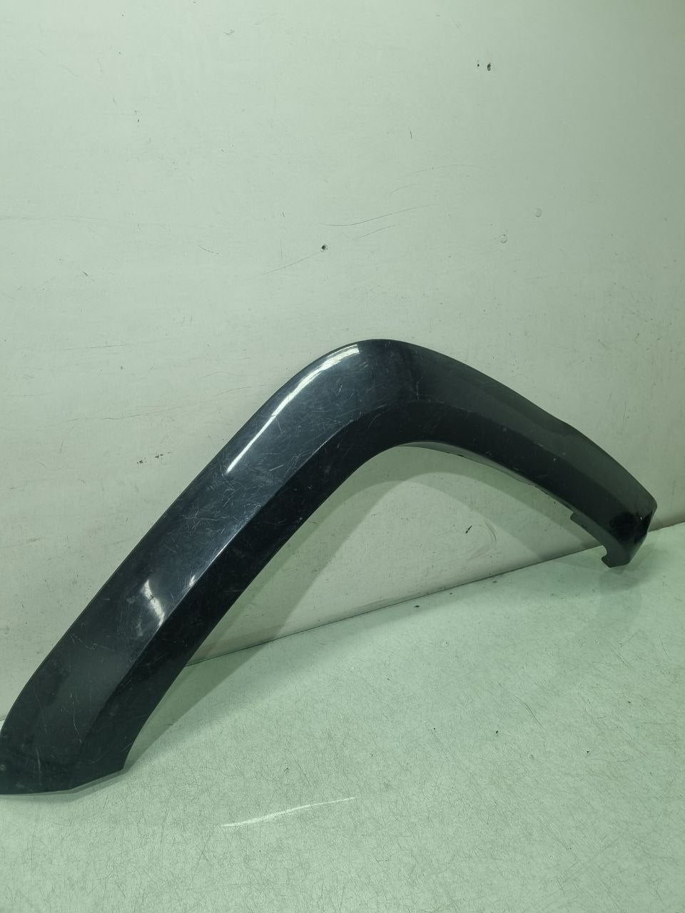 Moldura Paralama Traseiro Esquerdo Volkswagen Amarok 2010/2022 Usado