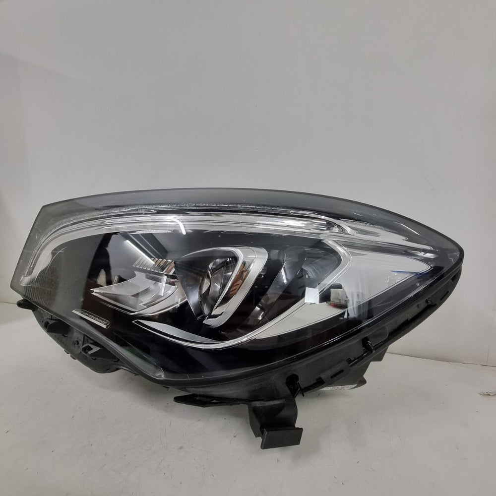 Farol Diant Esq Mercedes-Benz Classe CLA 2014/2018