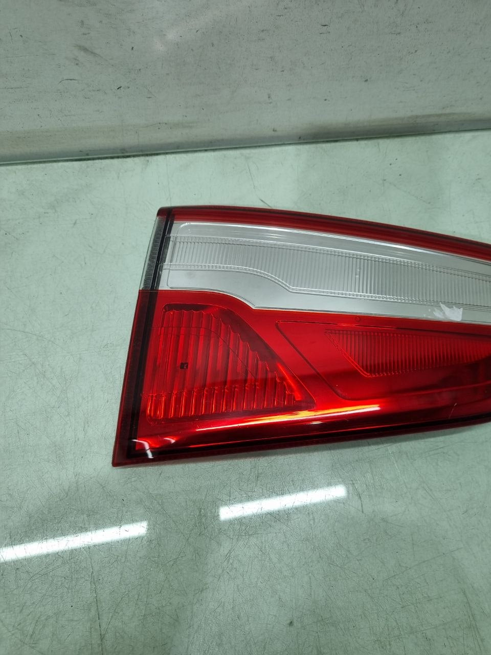 Lanterna Tampa Traseira Esquerda Ford EcoSport 2013/2017 Usado
