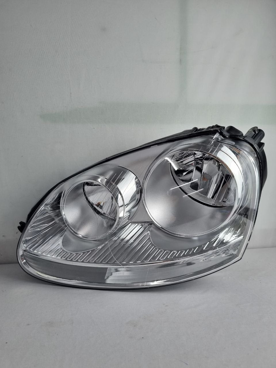 Farol lado esquerdo sem xenon Jetta 2007 a 2010