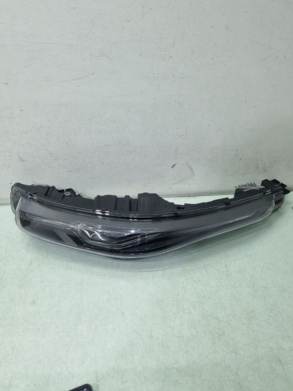 Farol Superior Esquerdo Fiat Toro 2022/2025 Usado