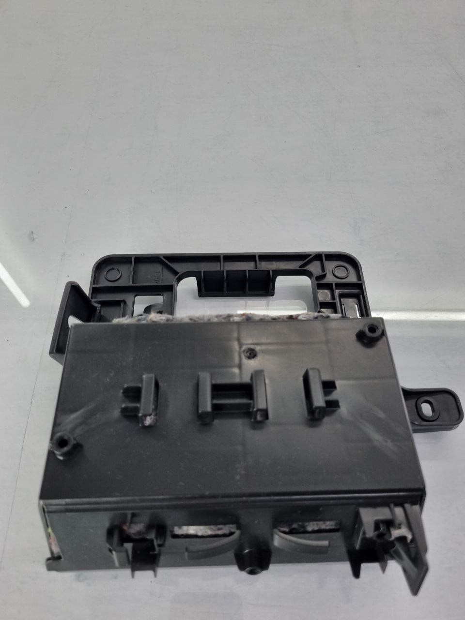 Suporte Módulo Porta-Malas Peugeot 208 2020/2024 Novo