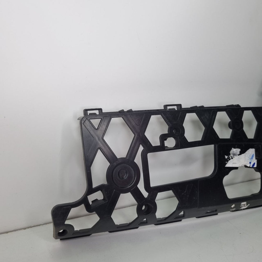 Guia de Parachoque Dianteiro Direito VW Passat 2011/2015 Usado