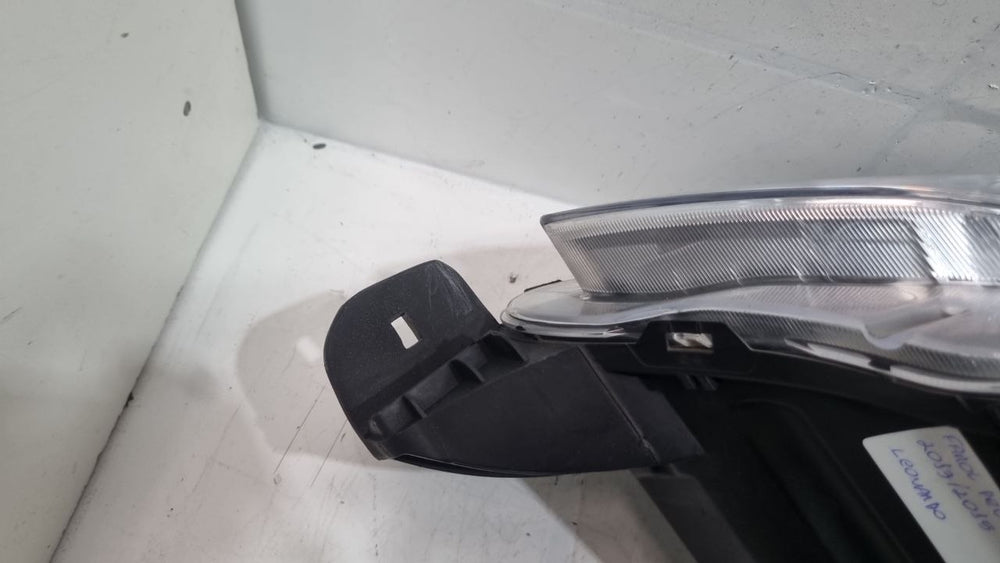 Farol lado direito peugeot 2008 2016 a 2022
