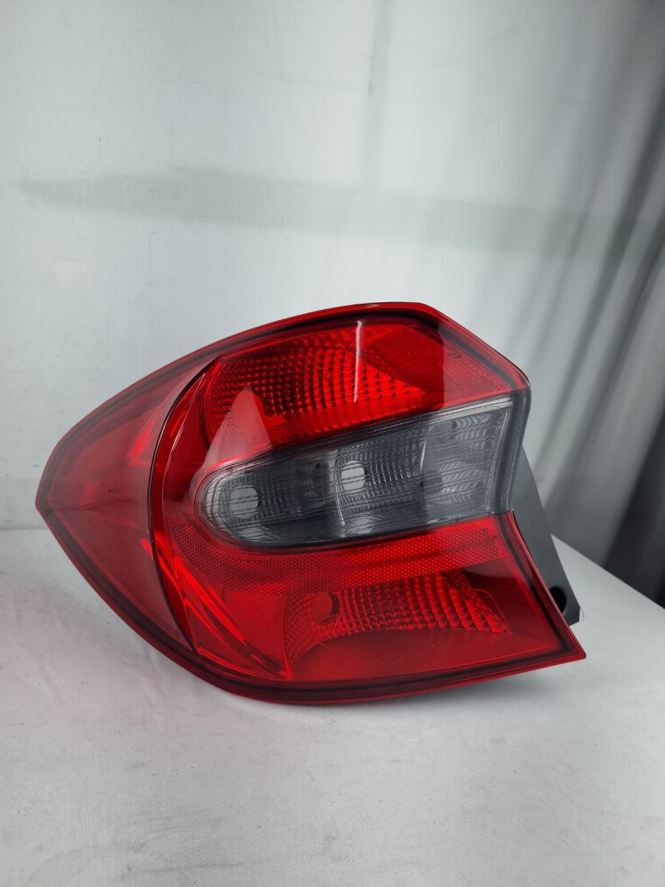 Lanterna traseira lado esquerdo fume Ford ka sedan 2015 a 2018