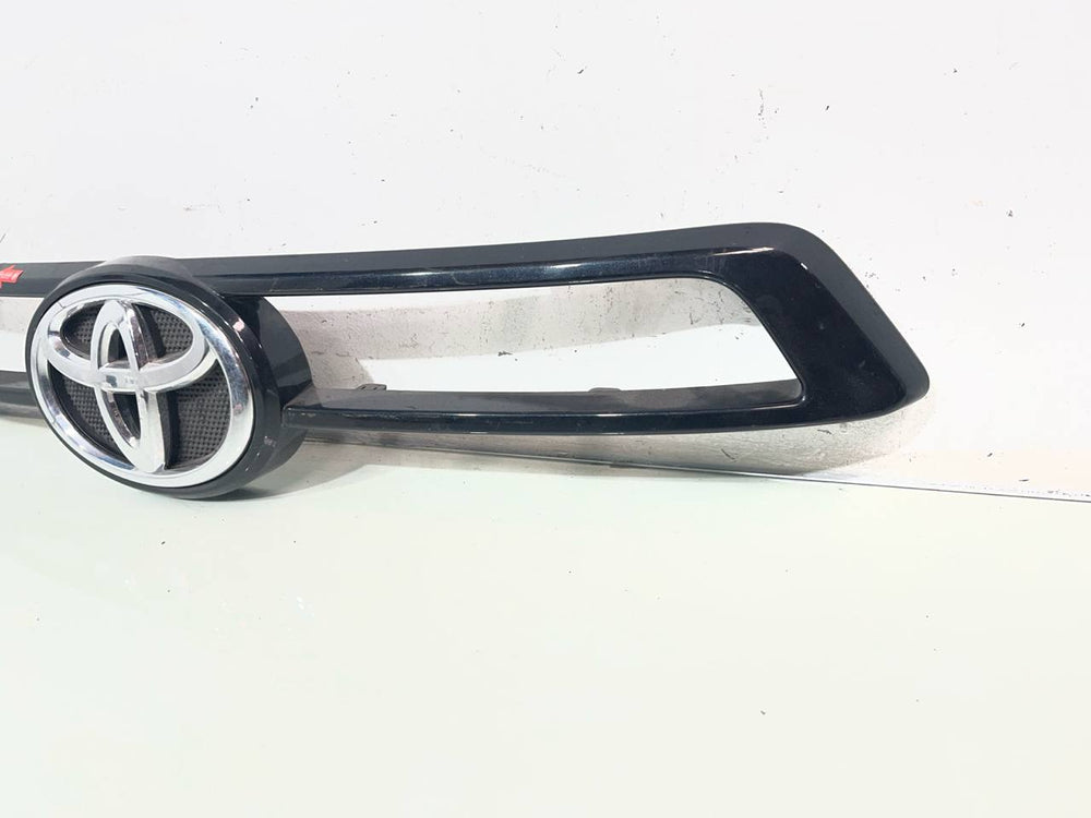Moldura Grade Toyota Hilux 2021/2023 Usada