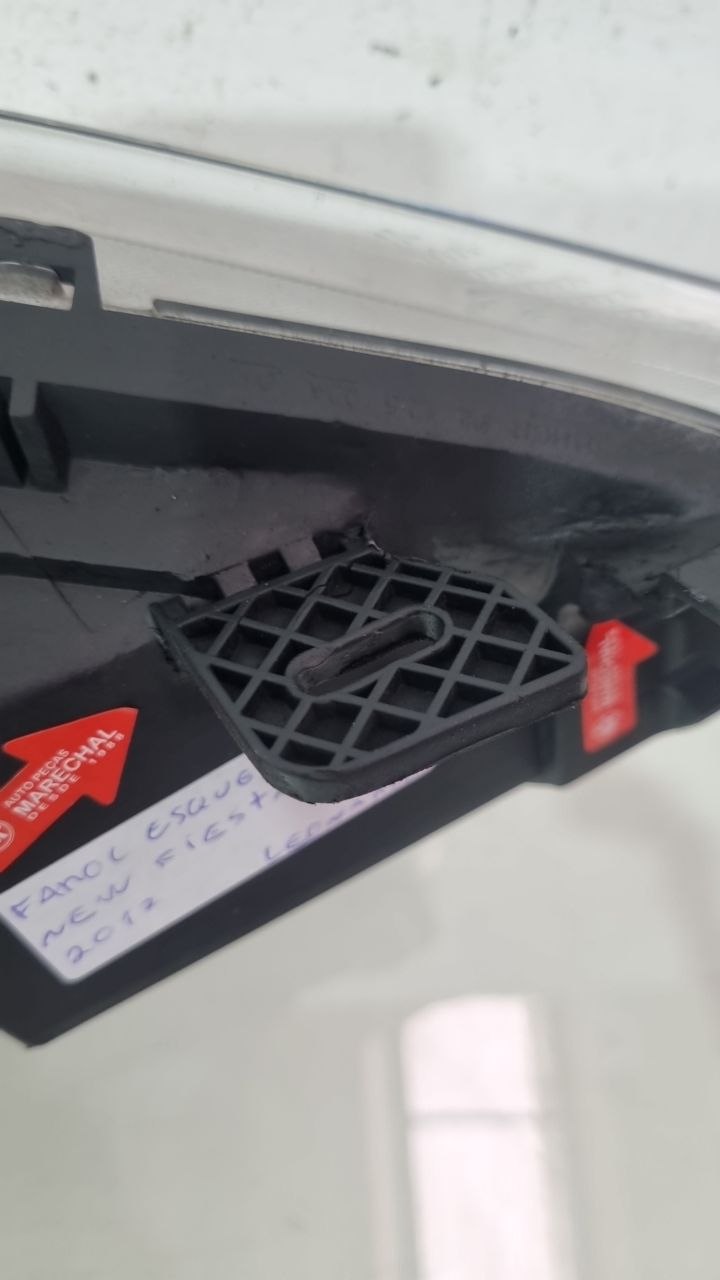 Farol Dianteiro Esquerdo Ford New Fiesta 2013/2017 Usado