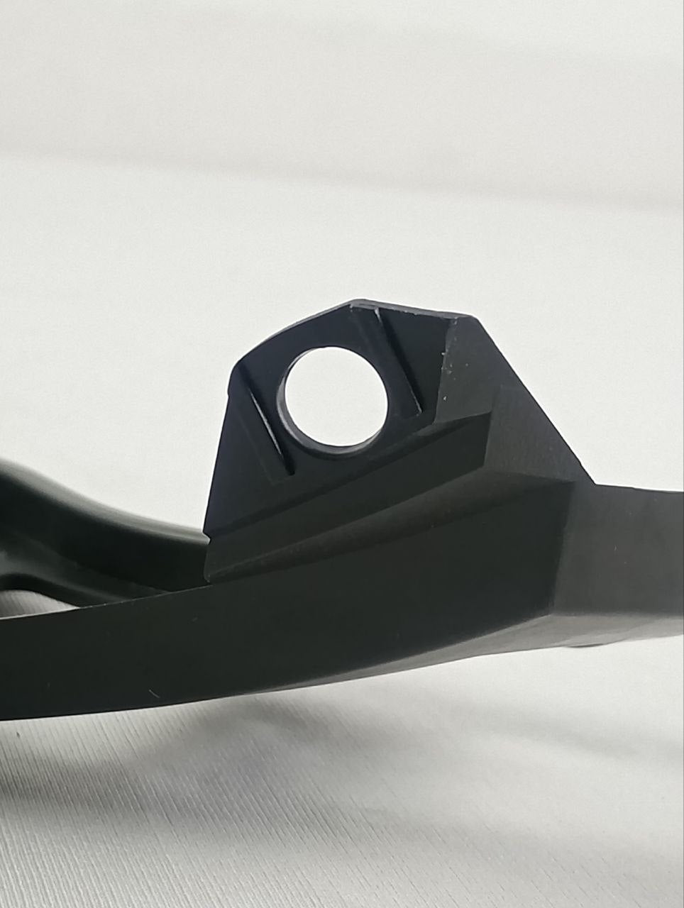 Suporte Lateral Para-Choque Traseiro Renault Logan 2014/2024 Novo